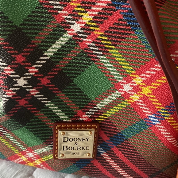 Dooney & Bourke Christmas Bucket bag! Gorgeous ♥️🎄 - Picture 3 of 8